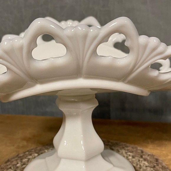 Vintage Milk Glass Banana Fruit Compote, Rare Lattice Edged Pedestal Milk Glass - Picture 6 of 6